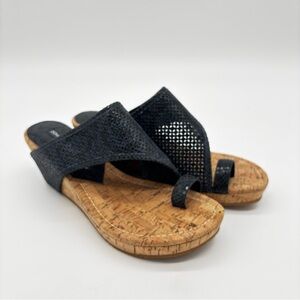 Donald Pliner Gyer 2 Toe Loop Navy Wedge Sandals NWOB